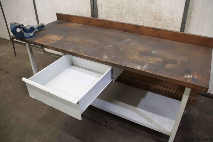 Werkbank mit Schraubstock unbekannt 2000/720/ H940 mm