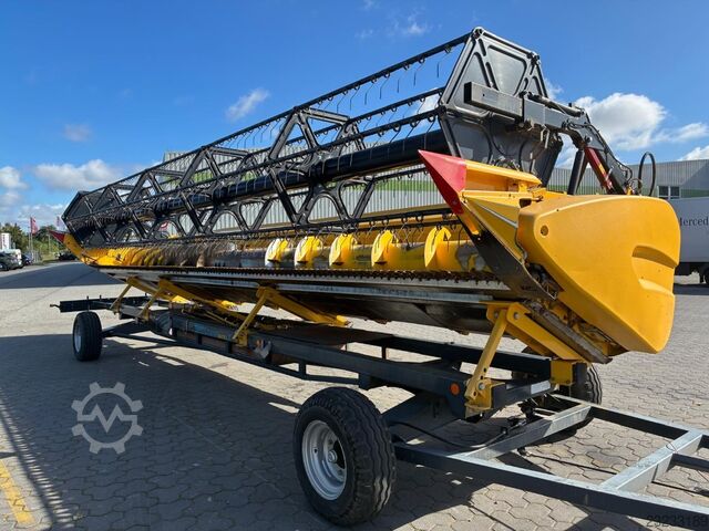 New Holland CR 8.90 Raupe Revelation - Modelljahr 2018 New Holland CR 8.90 Raupe Revelation - Modelljahr 20