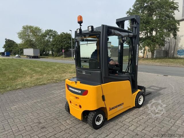 Electric 4-wheel forklift Jungheinrich EFG320