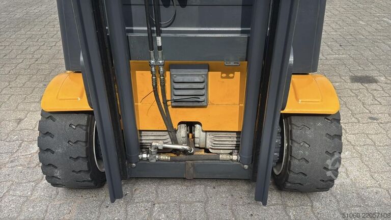 Electric 4-wheel forklift Jungheinrich EFG320