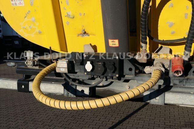 Tipper semitrailer SCHWARZMÜLLER SM Kippmulde Plane SAF-Achsen Kamera