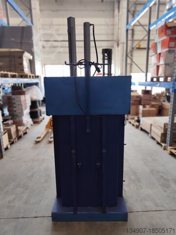 Vertikalballenpresse Strautmann Umwelttechnik GmbH EK 700