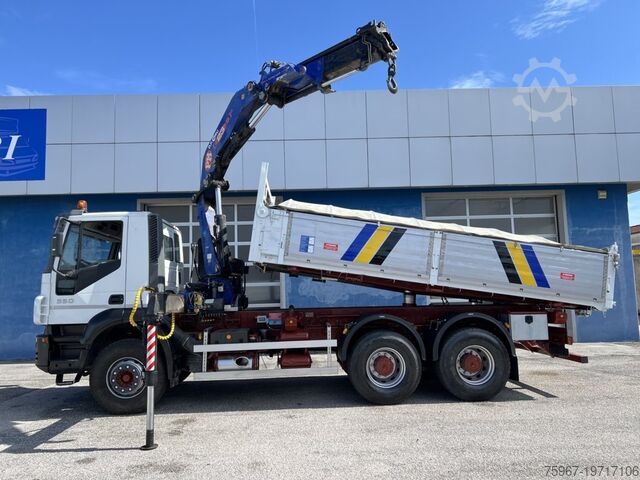 Three-way tipper truck with crane Iveco Trakker 350