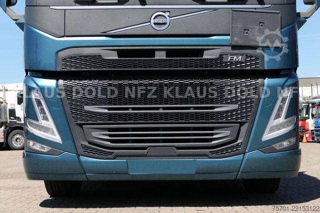Standard tractor unit VOLVO FM 460 Globetrotter Navi XL-Tank ADR Euro 6