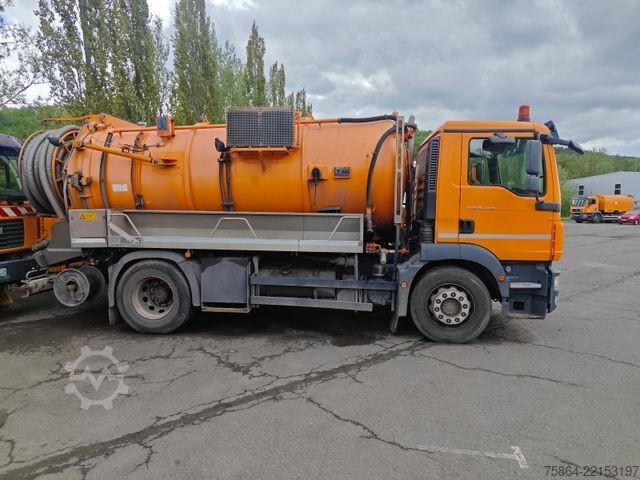 Vacuum tank truck MAN TGM 18.340 Saugwagen