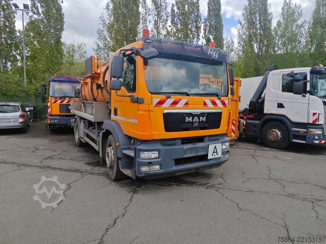Vacuum tank truck MAN TGM 18.340 Saugwagen