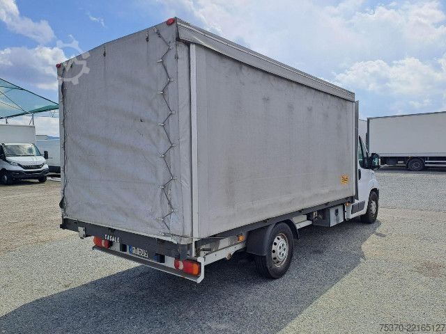 Transporter mit Pritsche & Plane Fiat DUCATO - ALZA/ABBASSA