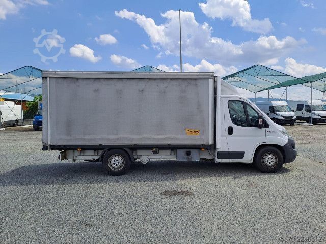 Transporter mit Pritsche & Plane Fiat DUCATO - ALZA/ABBASSA