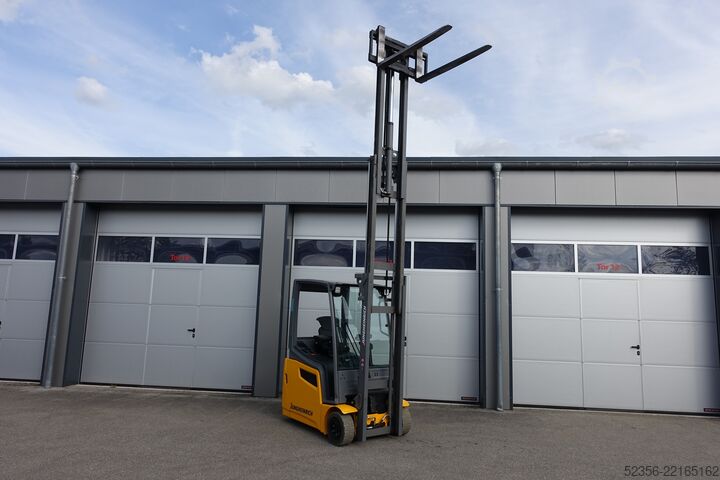 Niederhubwagen Jungheinrich 1,6t EFG216 TRIPLEX SS Batterie 92%