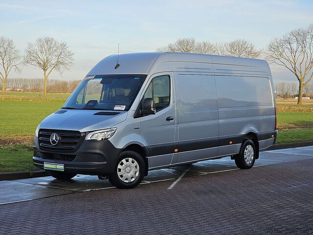 High-roof van MERCEDES-BENZ ESPRINTER 320 L3H2 300KmWLTP