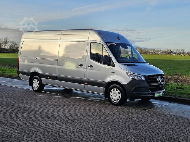 High-roof van MERCEDES-BENZ ESPRINTER 320 L3H2 300KmWLTP
