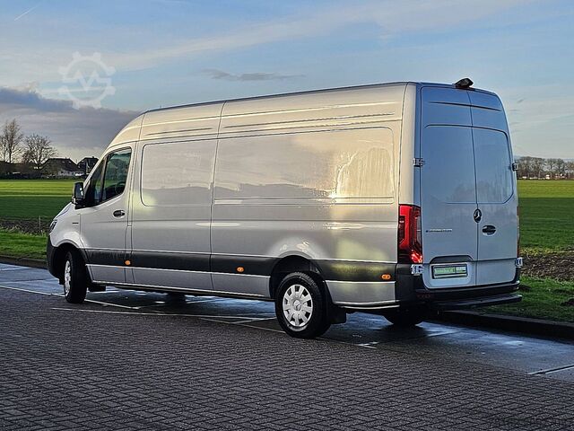 High-roof van MERCEDES-BENZ ESPRINTER 320 L3H2 300KmWLTP
