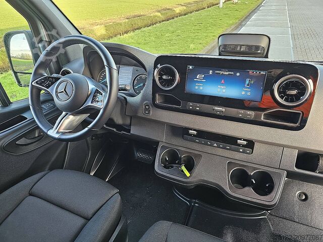 High-roof van MERCEDES-BENZ ESPRINTER 320 L3H2 300KmWLTP