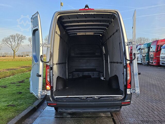 High-roof van MERCEDES-BENZ ESPRINTER 320 L3H2 300KmWLTP