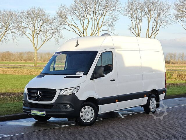 High-roof van MERCEDES-BENZ SPRINTER 317 L2H2 LED MBUX10 RWD!