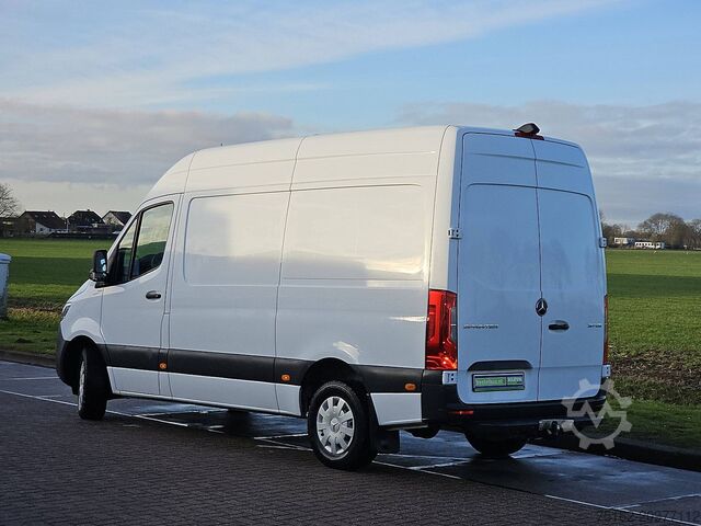 High-roof van MERCEDES-BENZ SPRINTER 317 L2H2 LED MBUX10 RWD!