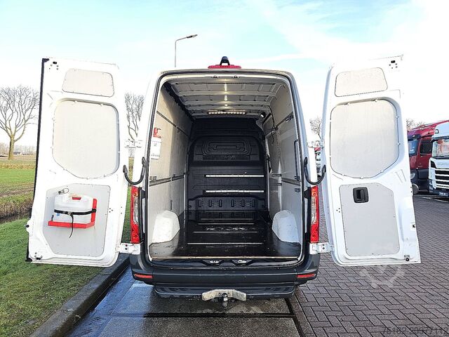 High-roof van MERCEDES-BENZ SPRINTER 317 L2H2 LED MBUX10 RWD!