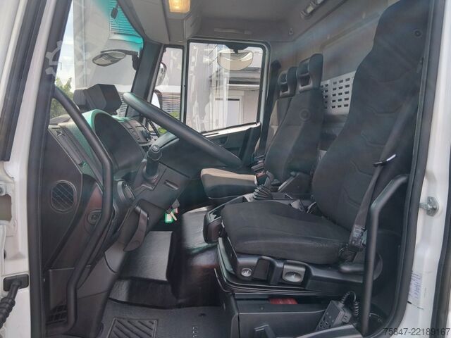 Box truck Iveco EuroCargo ML 75 E 19/P LBW Türe im Koffe