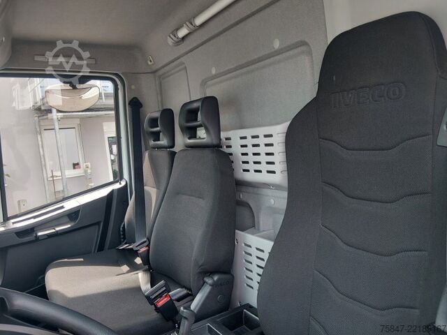 Box truck Iveco EuroCargo ML 75 E 19/P LBW Türe im Koffe