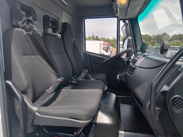 Box truck Iveco EuroCargo ML 75 E 19/P LBW Türe im Koffe