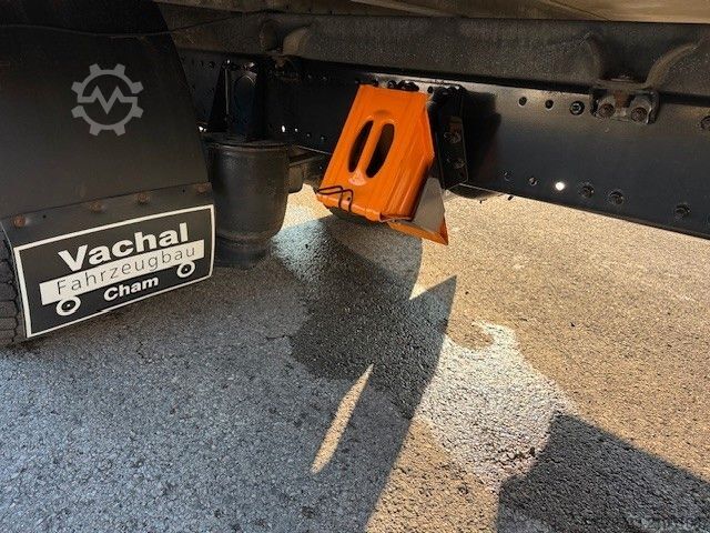 Flatbed truck with tarp MAN TGL 8.220 4x2 BL ¤6D 8,6to. Schalter A/C LBW