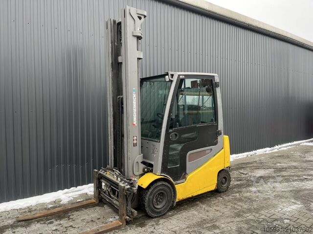 Electric 4-wheel forklift Jungheinrich EFG425k