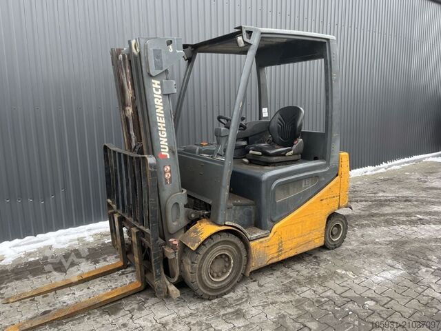 Electric 4-wheel forklift Jungheinrich EFG425k