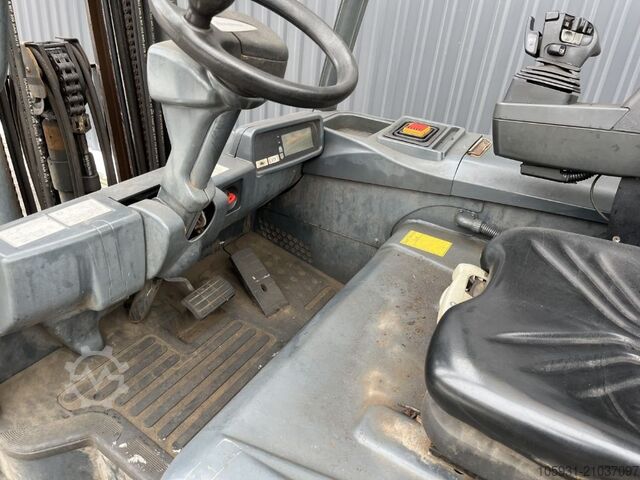 Electric 4-wheel forklift Jungheinrich EFG425k