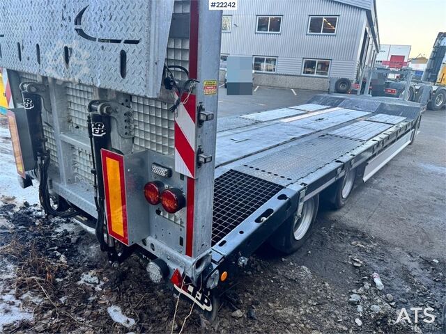 Tieflader Fliegl DTS 300 Machinery Trailer – Hydraulic Ramps