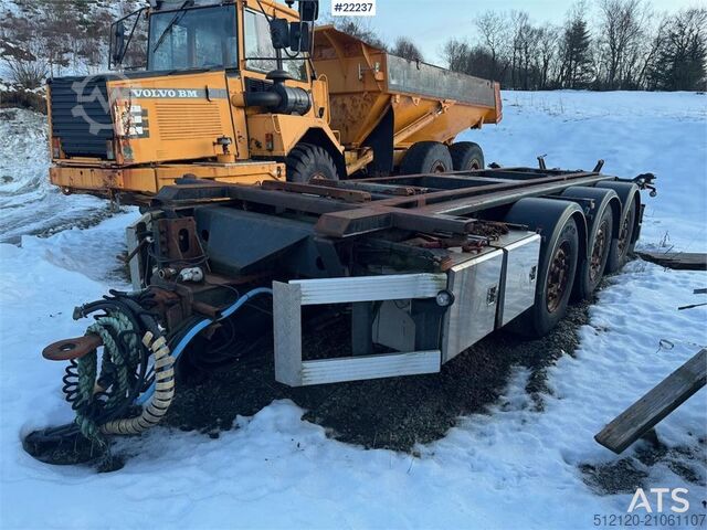 Istrail hook trailer with tipping function Istrail hook trailer with tipping function