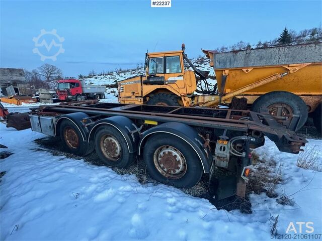 Istrail hook trailer with tipping function Istrail hook trailer with tipping function