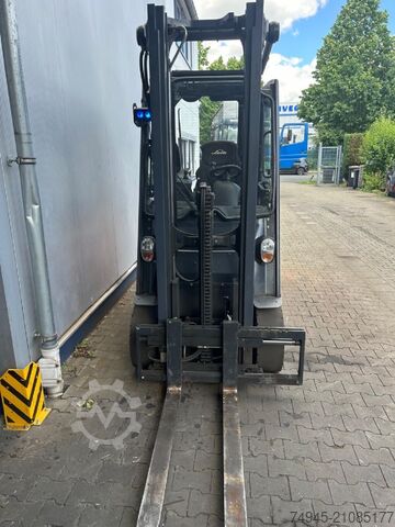Electric 4-wheel forklift Linde E 25/600 HL-01