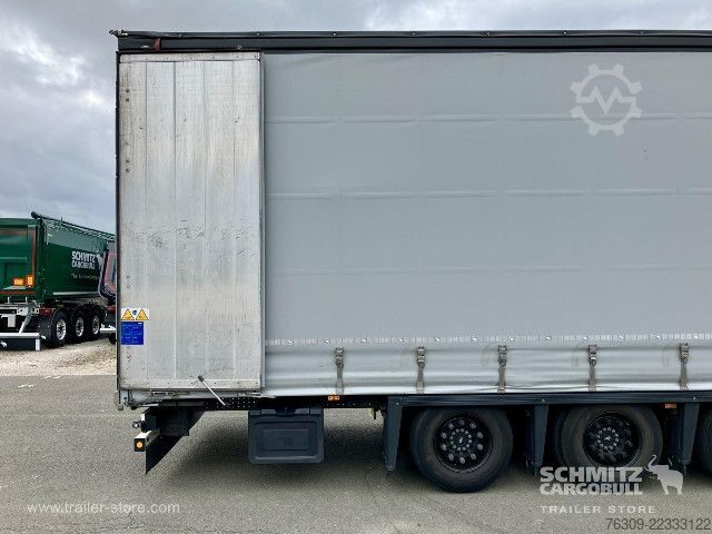 Auflieger mit Pritsche & Plane Schmitz Cargobull Curtainsider Mega Getränke