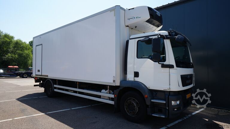 Refrigerated/frozen transport MAN TGM 19.250 Frigo truck with CARRIER SUPRA 850