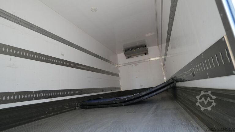 Refrigerated/frozen transport MAN TGM 19.250 Frigo truck with CARRIER SUPRA 850