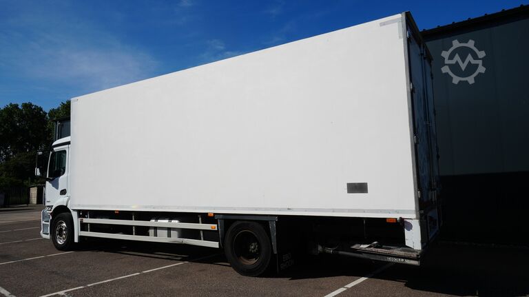 Refrigerated/frozen transport Mercedes-Benz Antos 2027 frigo truck with CARRIER SUPRA 850