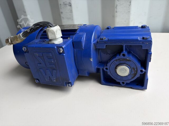 SEW-Eurodrive worm gear motor WA20DT63L4/B03 0.25 kW 130 rpm 16 Nm 230/400 V Motoreduktor ślimakowy SEW-Eurodrive WA20DT63L4/B03 0,25 kW 130 obr./min 16 Nm 230/400 V Motoreduktor ślimakowy SEW-Eurodrive WA20DT63L4/B03 0,25 kW 130 obr./min 16 Nm 230/400 V