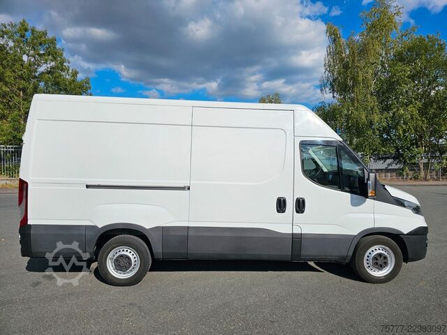 High top van IVECO Daily 35-120 Kastenwagen - L2H2 - Klima - Navi