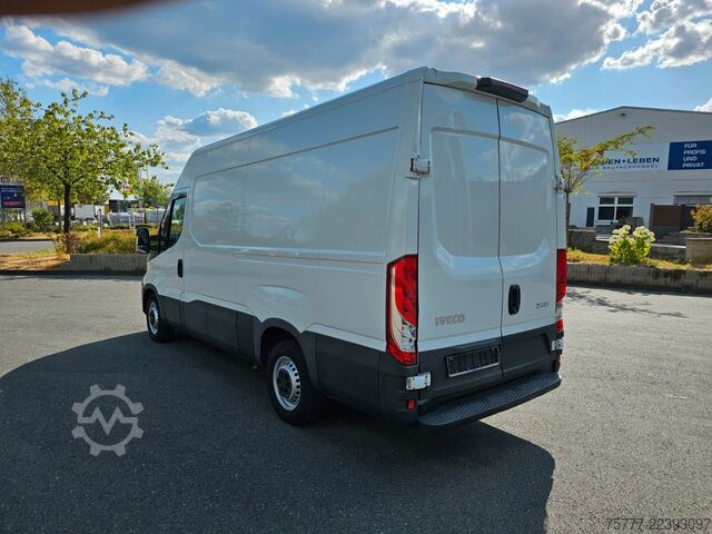 High top van IVECO Daily 35-120 Kastenwagen - L2H2 - Klima - Navi