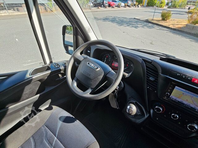 High top van IVECO Daily 35-120 Kastenwagen - L2H2 - Klima - Navi
