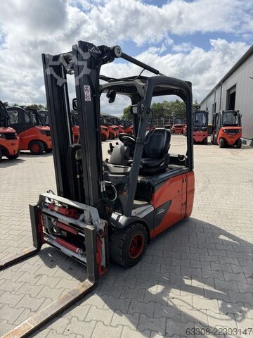 Electric 3-wheel forklift Linde E18-02