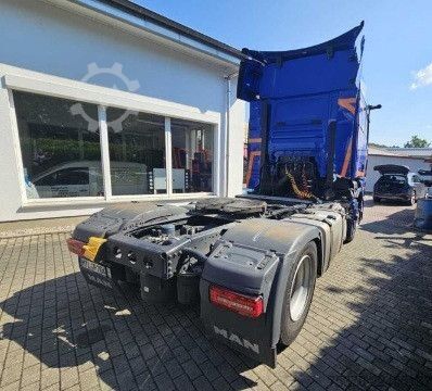 Standard tractor unit MAN TGX 18.520 Retarder Unfallschaden