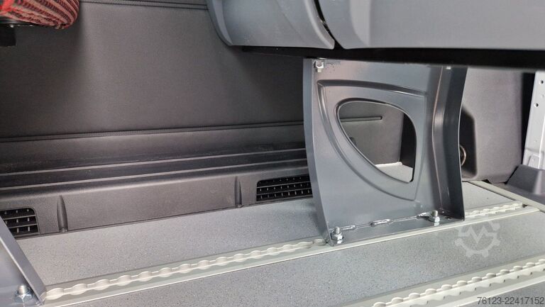 Minibus MERCEDES-BENZ 10 Sprinter Lord Light 22 Sitzer Vorlauffahrzeug