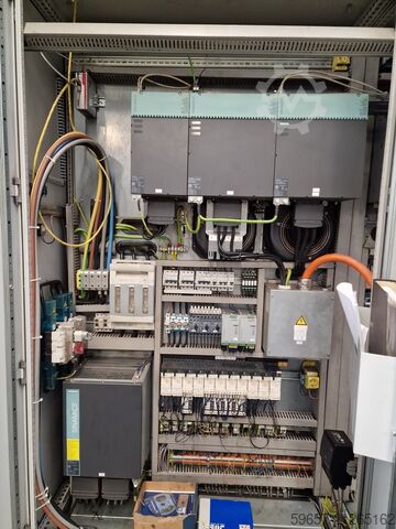 5-Achsen CNC-Bearbeitungszentrum AXA VPC 2800 U