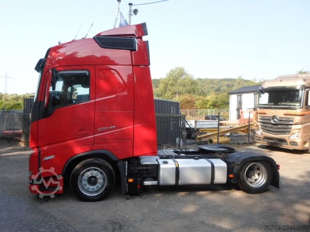 Volume tractor unit VOLVO FH 500/ Globetrotter/ Low Deck