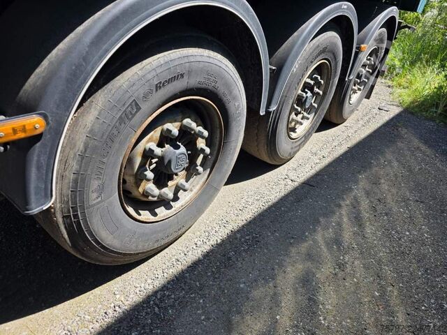 Tipper semitrailer WIELTON 50 cbm Getreidemulde, Pendelklappe,Kornschieber