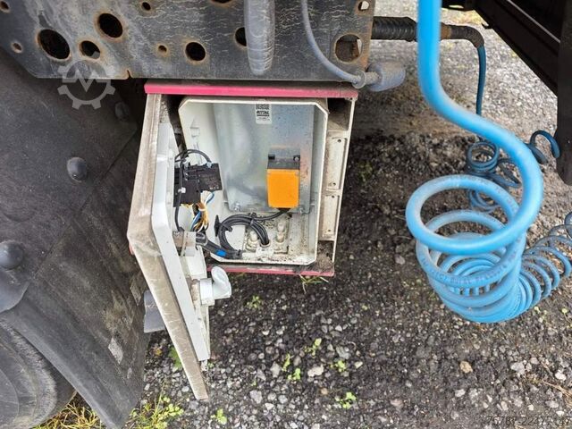 Walking floor semitrailer REISCH 65 cbm Schubboden, Lift, SAF Scheibe