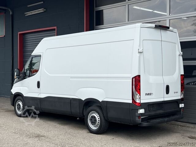 High top van IVECO Daily 35S12 Klimaanlage 3-Sitzer 270° Hecktüren