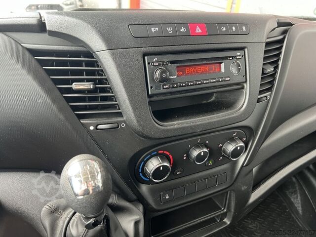 High top van IVECO Daily 35S12 Klimaanlage 3-Sitzer 270° Hecktüren