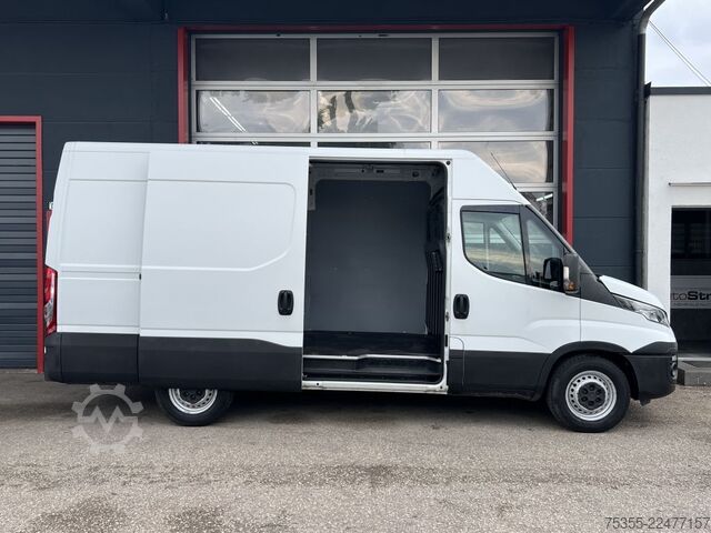 High top van IVECO Daily 35S12 Klimaanlage 3-Sitzer 270° Hecktüren